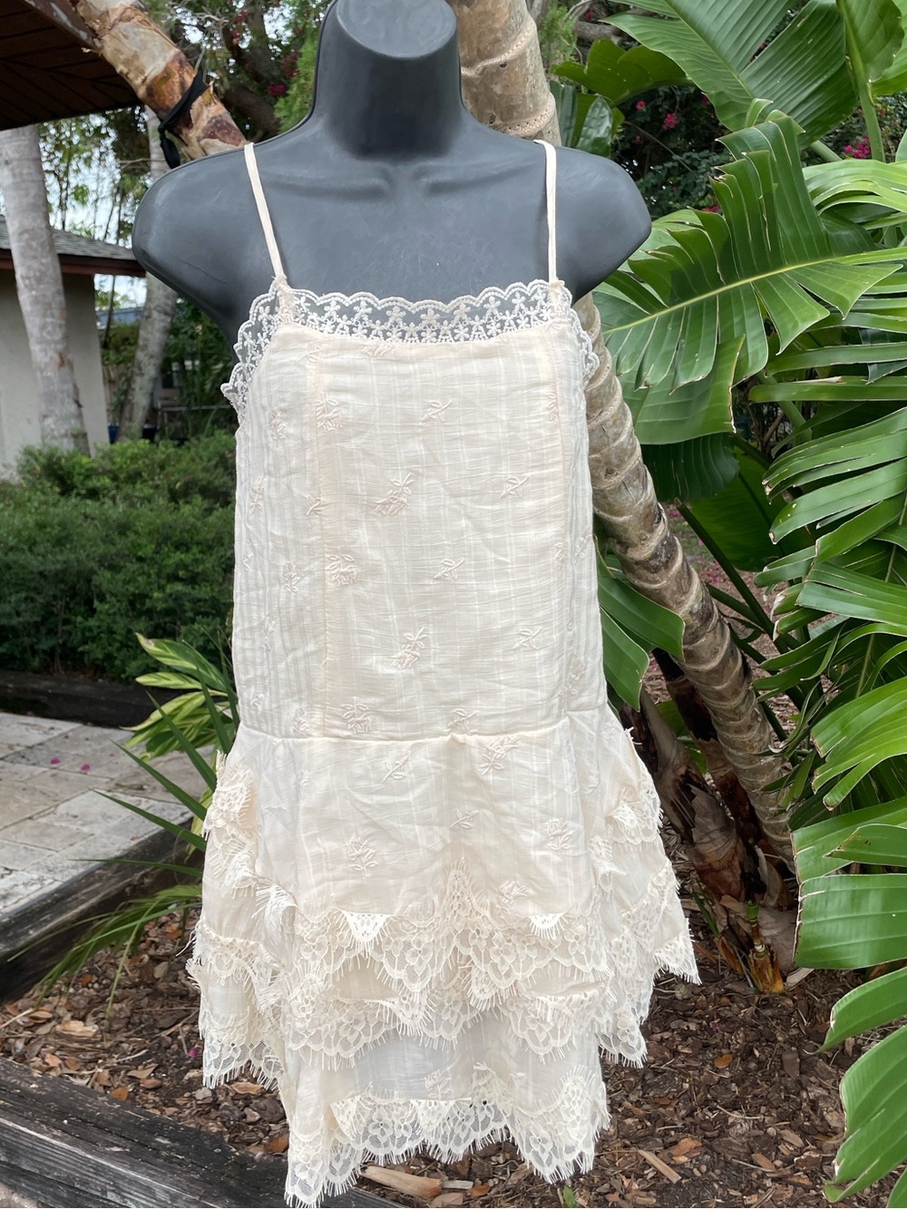 and now this drop waste lace, baby doll dress